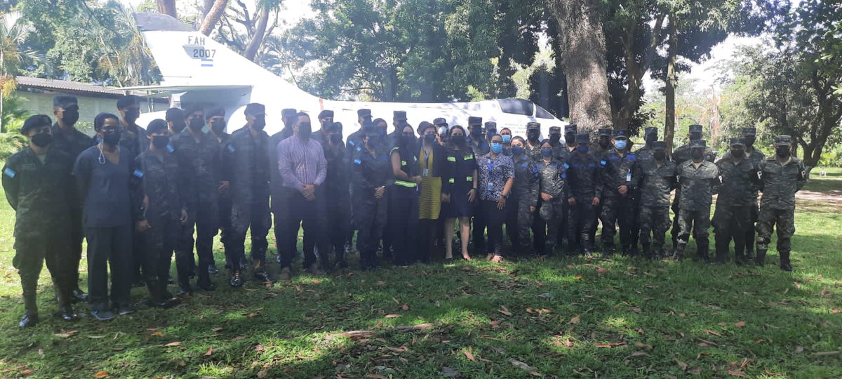 FFAAHN's tweet photo. La Dirección de DDHH en coordinación con el Equipo Técnico de la #SEDH, #CONADEH y #CONAPREV, imparten a nivel nacional por regiones a los miembros de las Fuerzas Armadas el seminario de Derechos Humanos abordando temas de uso de la fuerza, equidad de género, entre otros https://t.co/Nh6DfabMN2