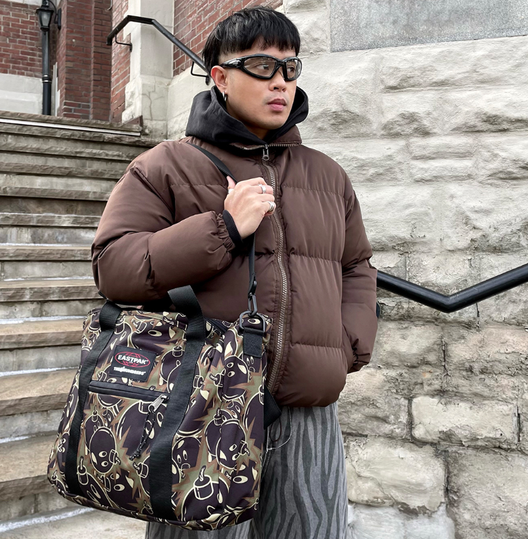 eastpakus's tweet photo. How do you wear your Eastpak KERR? We can't get enough of our classic shoulder bag reimagined in collaboration with @thehundreds. Shop our site now. 💣 #eastpak #eastpakus #thehundreds #adambomb #builttoresist #thehundredsishuge #thehundredsxeastpak https://t.co/y8rFM04kgw https://t.co/SWWvm5by1w