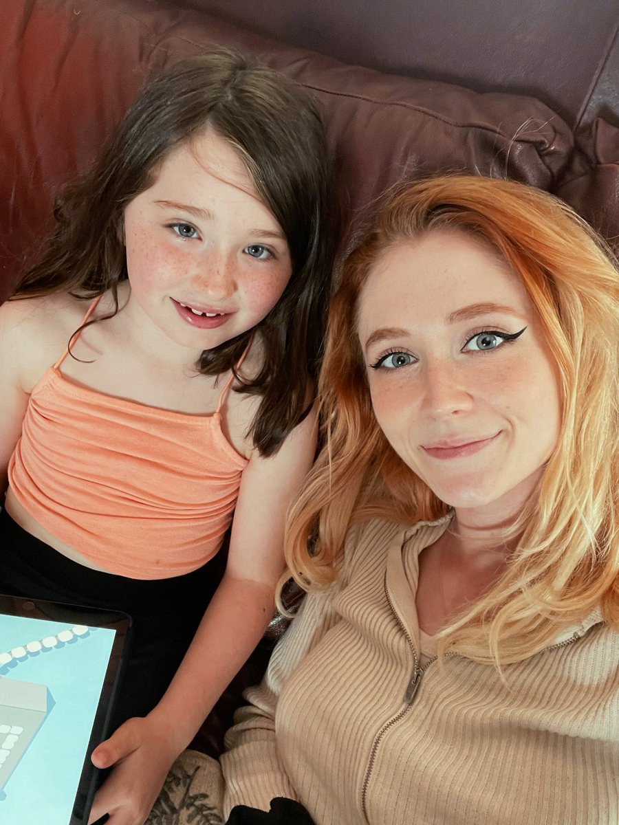 Janet Devlin 🌞 tweet media