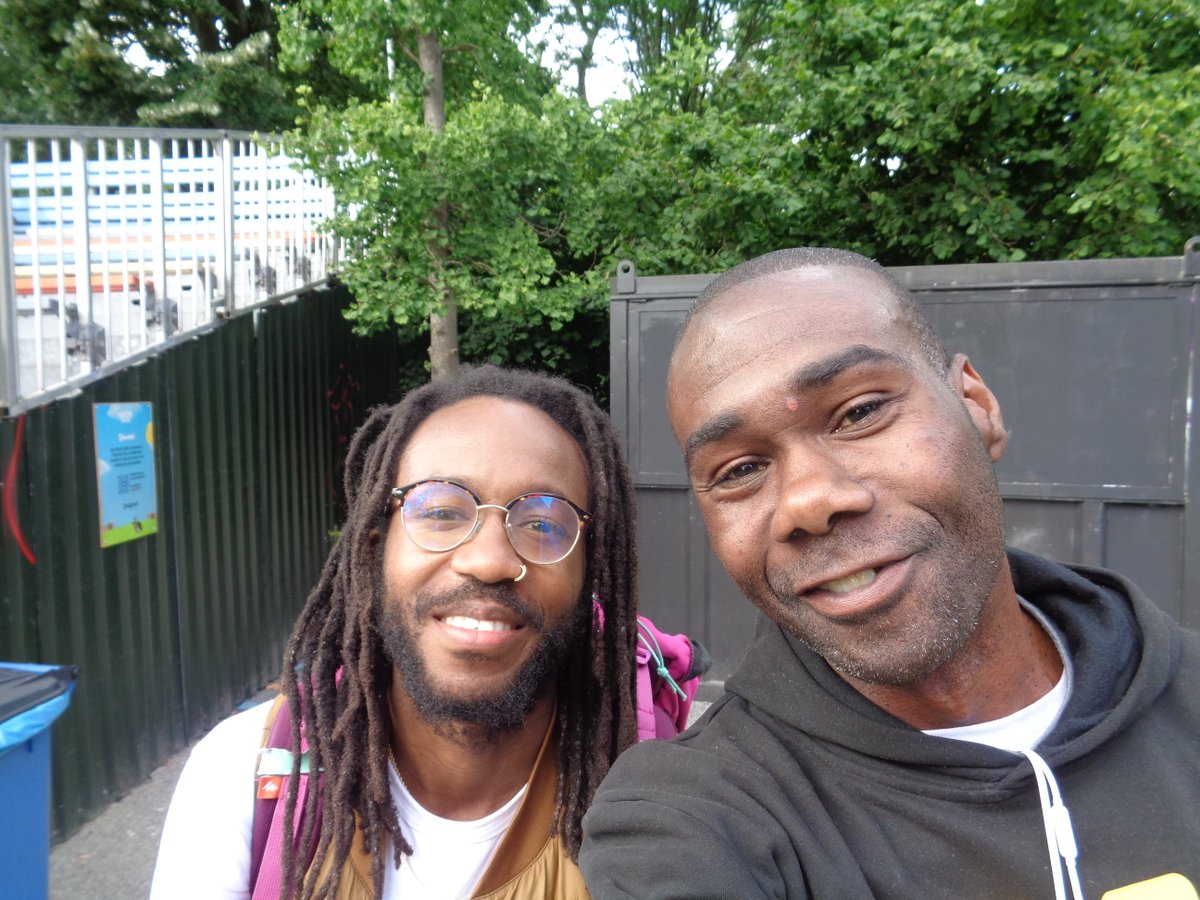 mikewaterval's tweet photo. mikey mike@amsterdam@vondelparkopenluchttheater with singer-songwriter gerson main
@sms_gersON 
@OpenluchtTheatr 
#gersonmain https://t.co/25ycIxZRX9