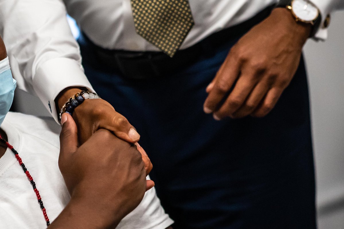 NYCMayor's tweet photo. This morning I spent time at Rikers Island with the new young adult initiative. 

This brings corrections officers and people in custody together to open a dialogue. It's proven to reduce violence, increase peace and change lives. We only lose when we stop talking to each other. https://t.co/6PyEVkkc5U