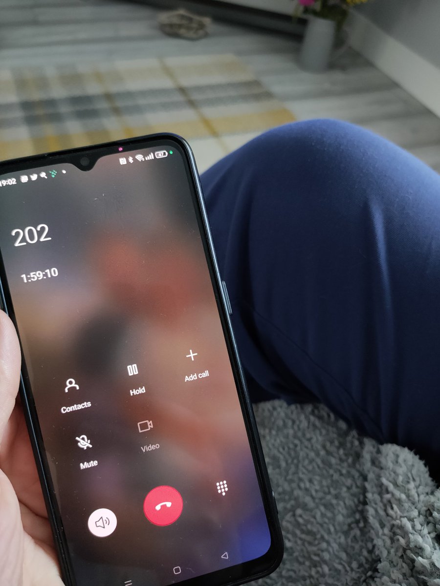NeilBowman1985's tweet photo. It's now after 7pm when the claim department says it closes. Yet she's still on hold and an automated message saying "a member of the team will answer soon" Just short of 2 hours on hold. Is really really unacceptable @O2 https://t.co/DzIbUpYCir