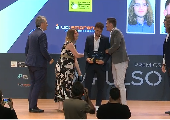 UA_Universidad's tweet photo. ¡Enhorabuena a Hydros Power y Wetoget! 
Ganadores de los #premiosimpulso22 en su modalidad B (Proyectos empresariales, promovidos por estudiantes o tituladas y titulados) https://t.co/GLs2oGK37R