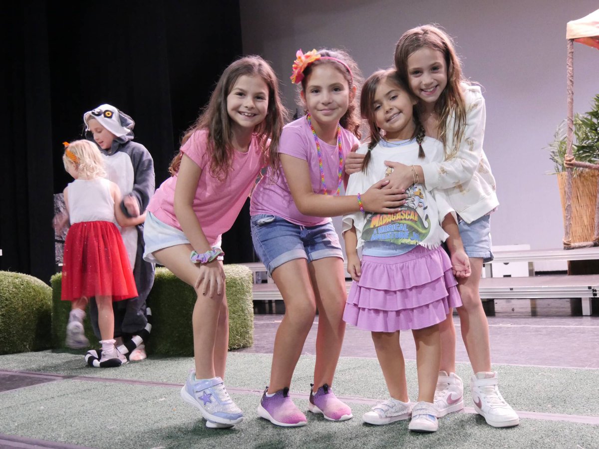 PineCrestAux's tweet photo. We love to sing, dance, act, and more at #PCSummer 🎤🎸🎶 https://t.co/107p6wgLcJ