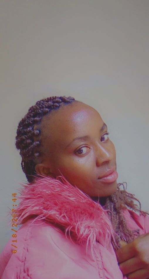 andikamagazine's tweet photo. Tuyihaye Claudine ni umwigeme wo mu @RuyigiProvince,karitiye #Gasanda.Asanzwe yiga muri @UB_Rumuri mu gisata ca #Statistics kiri muri Campus Nyamugerera. Haruhande y’ishure akora umwuga wo kujisha ibitambara vyo kumeza...
Bandanya usoma uciye ngaha: https://t.co/wLqmd2bUGZ https://t.co/zRlQrUAmj9
