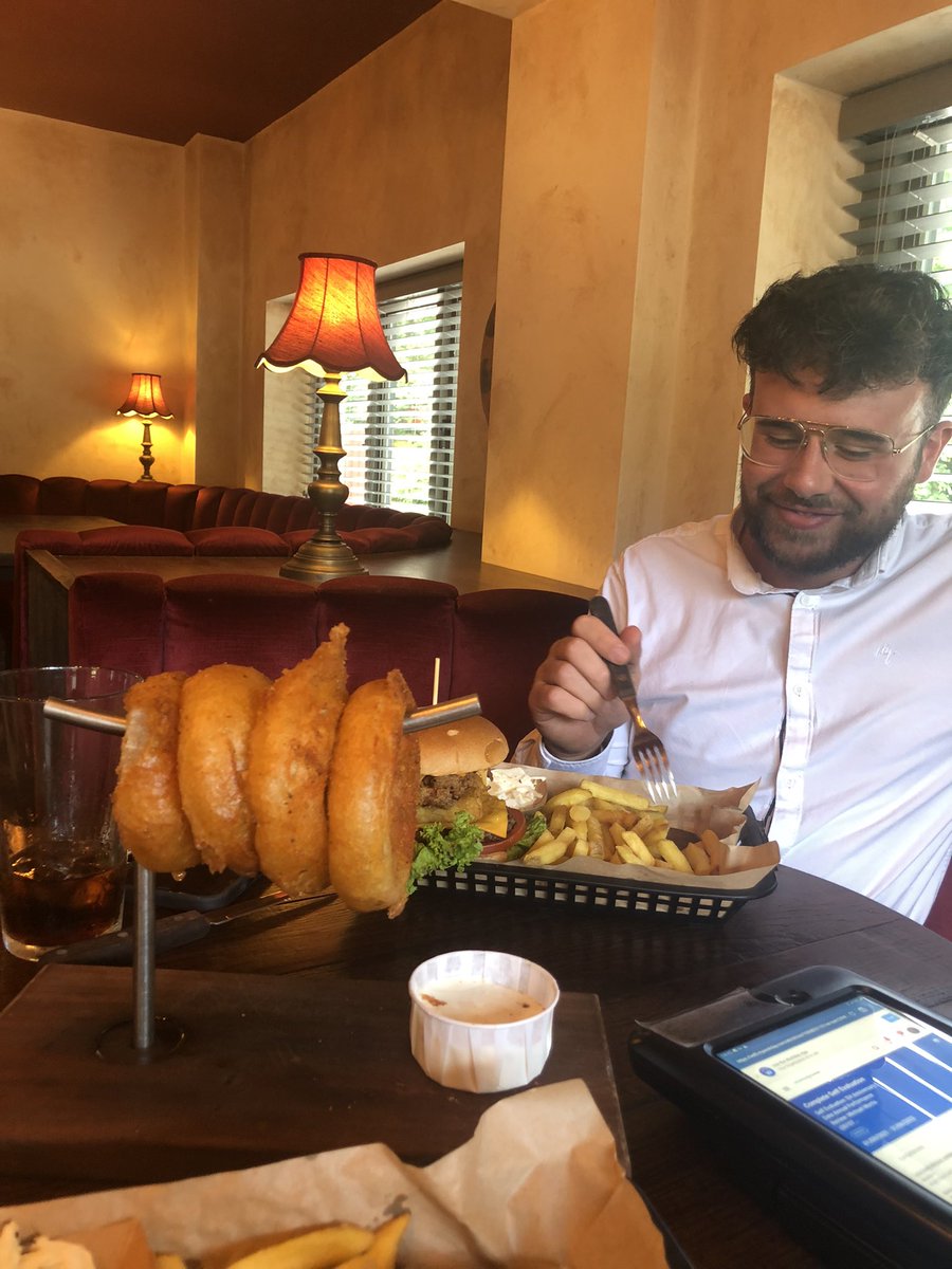 Lunch with the boss😎<a href="/jackrwlongton/">Jack Longton</a> for my one year ERAC review ahead of next month. Setting targets and goals for promotions and progression over the next 12 months! #BringItOn <a href="/tom_coghill/">Tom Coghill</a> <a href="/JoeGoodwin1/">Joe Goodwin</a>