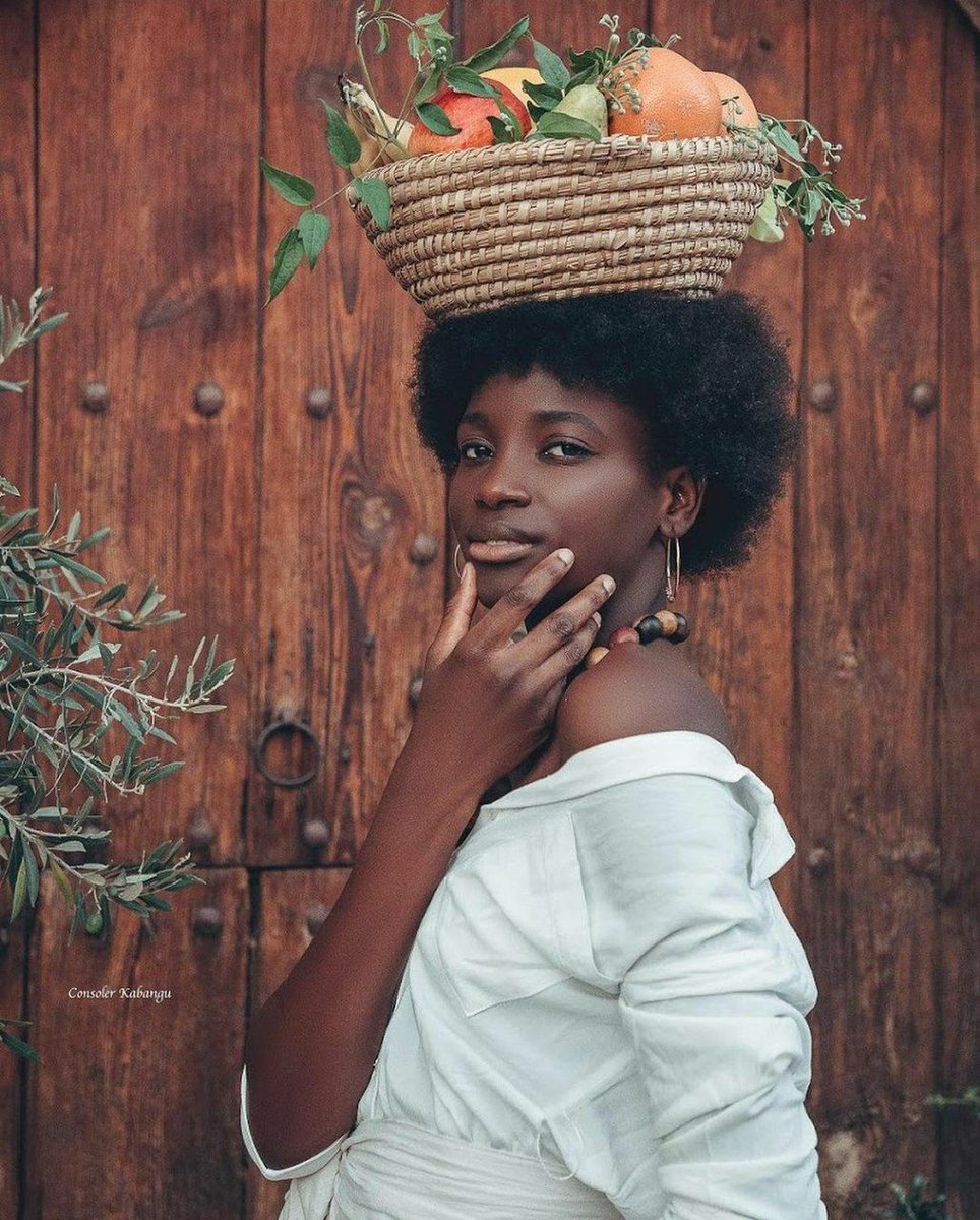 motion19store's tweet photo. Hello voyageurs, pour le lancement de notre jeu sur le thème Femme Africaine, nous vous présentons nos derniers coups de cœurs
Apprécions le travail de 
📸: @glography_studios IG 
📸: @EbeneDivine
📸: @diorama_photography_studio IG 

#movingcreators2022  #feelfreetocreate https://t.co/SiUiOOil1C