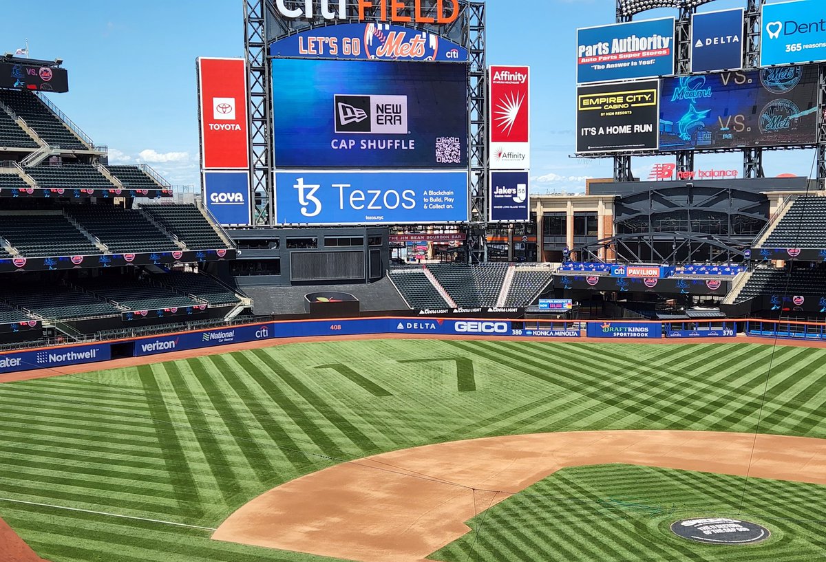 AnthonyDiComo's tweet photo. 📸 Mets preparing for Saturday's Keith Hernandez celebration with No. 17 mowed into the outfield grass. https://t.co/WifZjSwypT