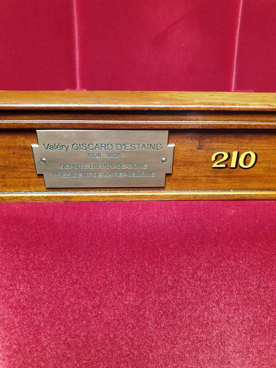 p_pradal's tweet photo. Surprise et émotion en découvrant que j'occupe la place 210 dans l'hémicycle de l’@AssembleeNat , qui fut celle de Valéry Giscard d'Estaing.

Je me revois jeune collégien en 1974, distribuer des autocollants « Allez Giscard, Allez France ». Ce fut ma première campagne électorale. https://t.co/E1TIKPF3JG