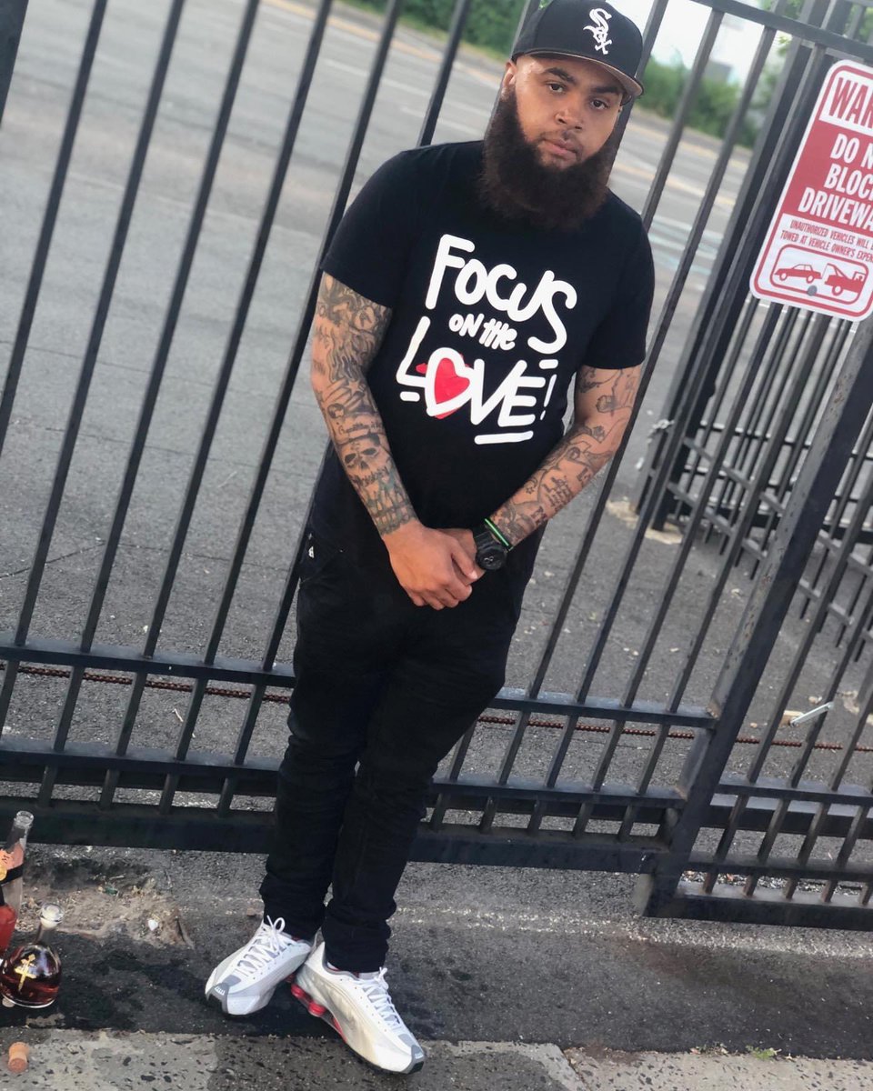 FamEternal's tweet photo. The homie @Hakavellli is focused!
•
#FocusOnTheLove #FOTL #ETRNL
•
Subscribe/Shop👉🏾https://t.co/M60rlNlp3Y https://t.co/m4iKEfabUW