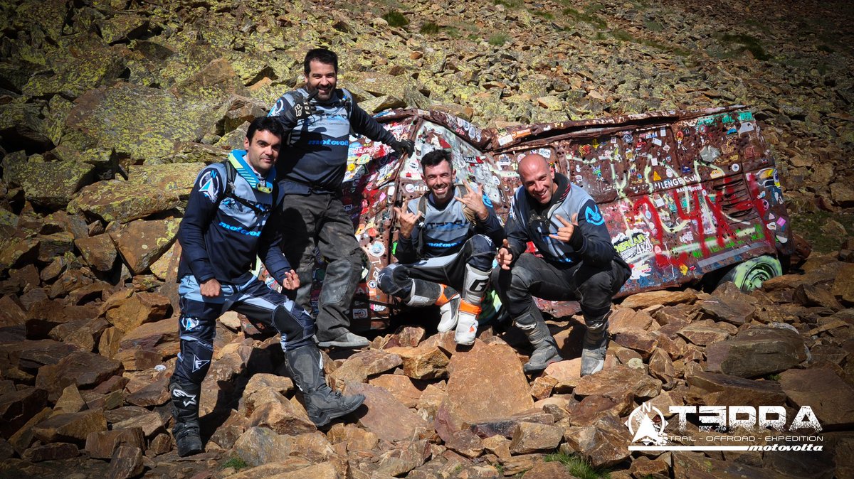 motovoltacat's tweet photo. Muchas gracias a tod@s los participantes del primer evento de #Terra sin vosotr@s nada de ésto sería posible. 
Os dejamos una foto de los culpables 🤠🤠. De izquierda a derecha Kero, David, Nico, Toni 👏🏻👏🏻👏🏻

#motovolta https://t.co/uekOpnNczr