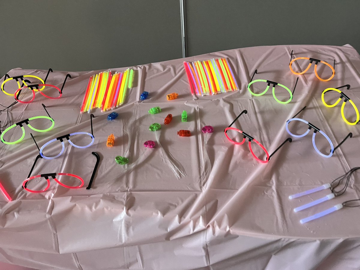 west_division's tweet photo. Great job at hosting an amazing summer kick-off party for the last summer enrichment @BraeburnWRS https://t.co/rvRJnUjov1