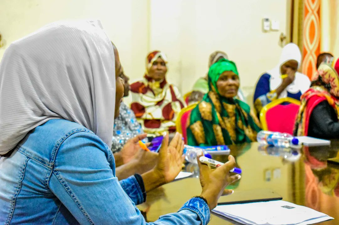 pdf_tz's tweet photo. VIUNGO PROJECT
Kikao kazi baina ya Wauza Pembejeo, Wasindikaji, Wafanya Biashara, pamoja na Viongozi wa Vikundi vya Hisa vya kuweka na kukopa (VSLAs), wakikutanishwa na Afisi ya Rais, Kazi, Uchumi, na Uwekezaji ikiwakilishwa na Ndugu Juma Mohamed Ahmed (Afisa Mikopo)
@EUinTZ https://t.co/wdbAZcefVU
