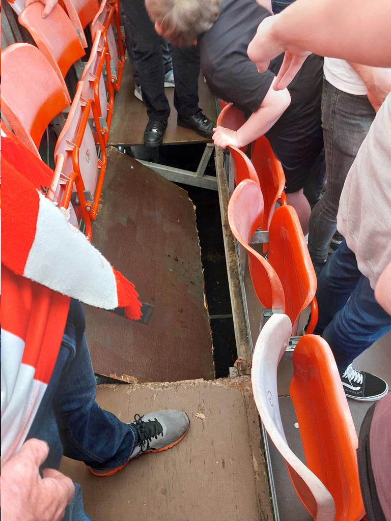_MARKO_'s tweet photo. #balaxed
@sligorovers 
Sligo Boys go bouncy bounce a bit too hard https://t.co/5QU5MBUaUf
