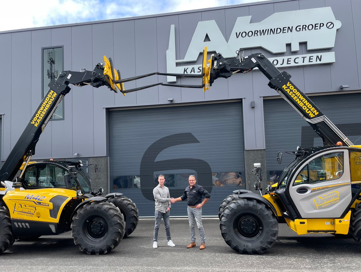 Officiële overdracht van in totaal 6 nieuwe Manitou verreikers aan De Voorwinden Groep. Met deze levering komt het totaal aantal geleverde Manitou MLT verreikers aan Voorwinden op het indrukwekkende aantal van 43 stuks, waarvan er momenteel nog 24 stuks bij hun aan het werk zijn.