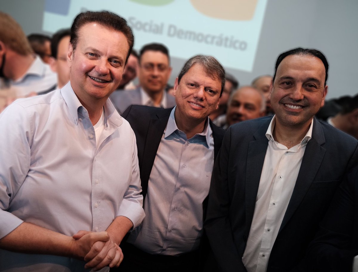 tarcisiogdf's tweet photo. Sabe como a gente vai desenrolar São Paulo? Com força e união. A partir de hoje, o PSD do @gilbertokassab se junta à missão de fazer São Paulo voltar a ser a locomotiva do Brasil. E agora, com @FelicioRamuth como vice, a gente vai ainda mais longe.

#DesenrolaSP https://t.co/BeY8R6r4Jc
