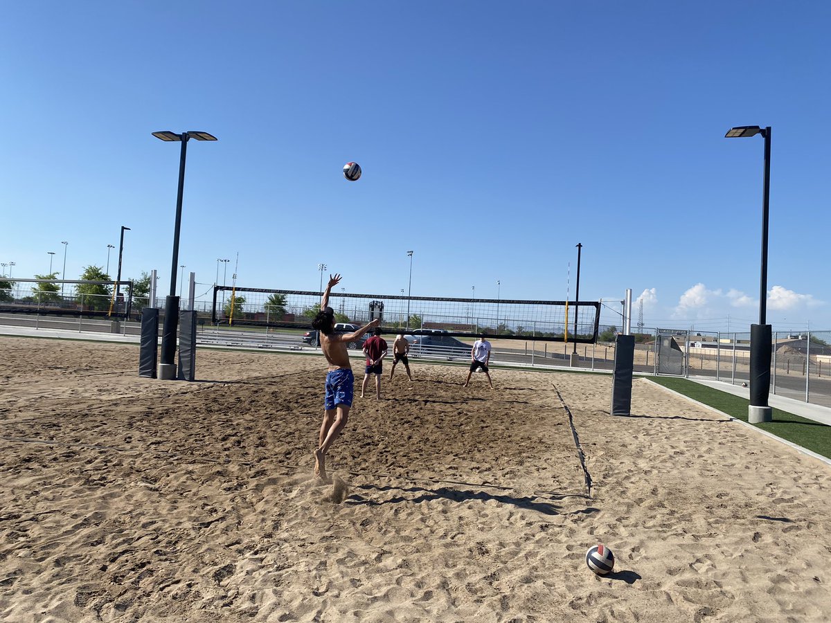 RedMtnBoysVB's tweet photo. Successful open court today! Next week we have Beach open court on Monday, Wednesday and Friday from 7:30 AM to 9:00 AM. Indoor Summer Camp Monday thru Thursday. 11:00AM to 1:00 PM for experienced players and 1:00 PM to 3:00 PM for beginners. Sign up on the Red Mtn Athletics page https://t.co/6LmDK9bXSY