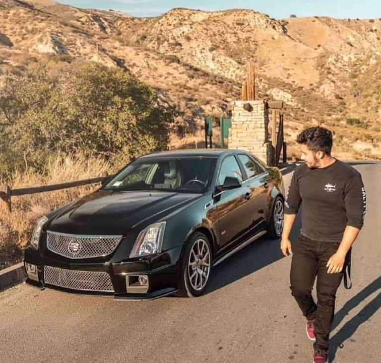 SlumDogReviewer's tweet photo. If you dont look back at your car after parking it, You bought the wrong car.. https://t.co/Ik028nh4I1