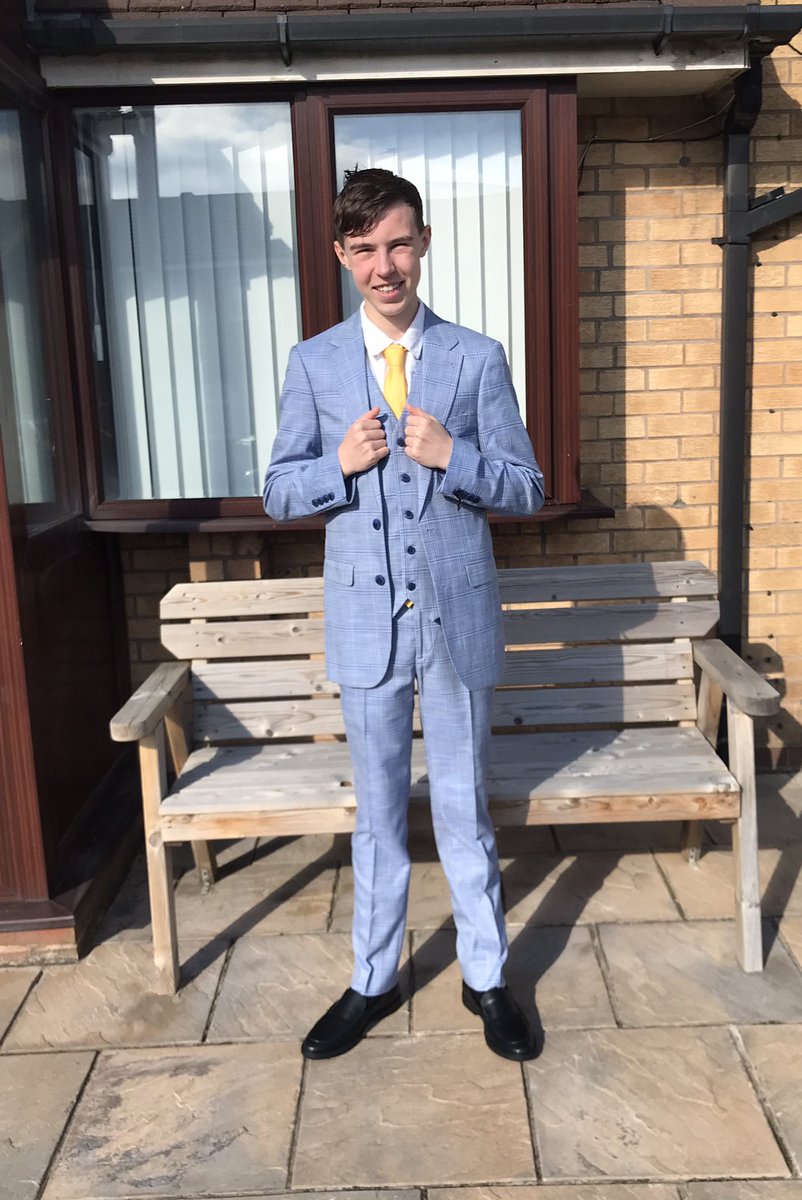 Moz0373Runner's tweet photo. The most gorgeous human in my world #myson #promnight #yr22 - so proud, so emotional… left him and cried… Hope he has the best night 💙💛 https://t.co/tEBr6CDhxo