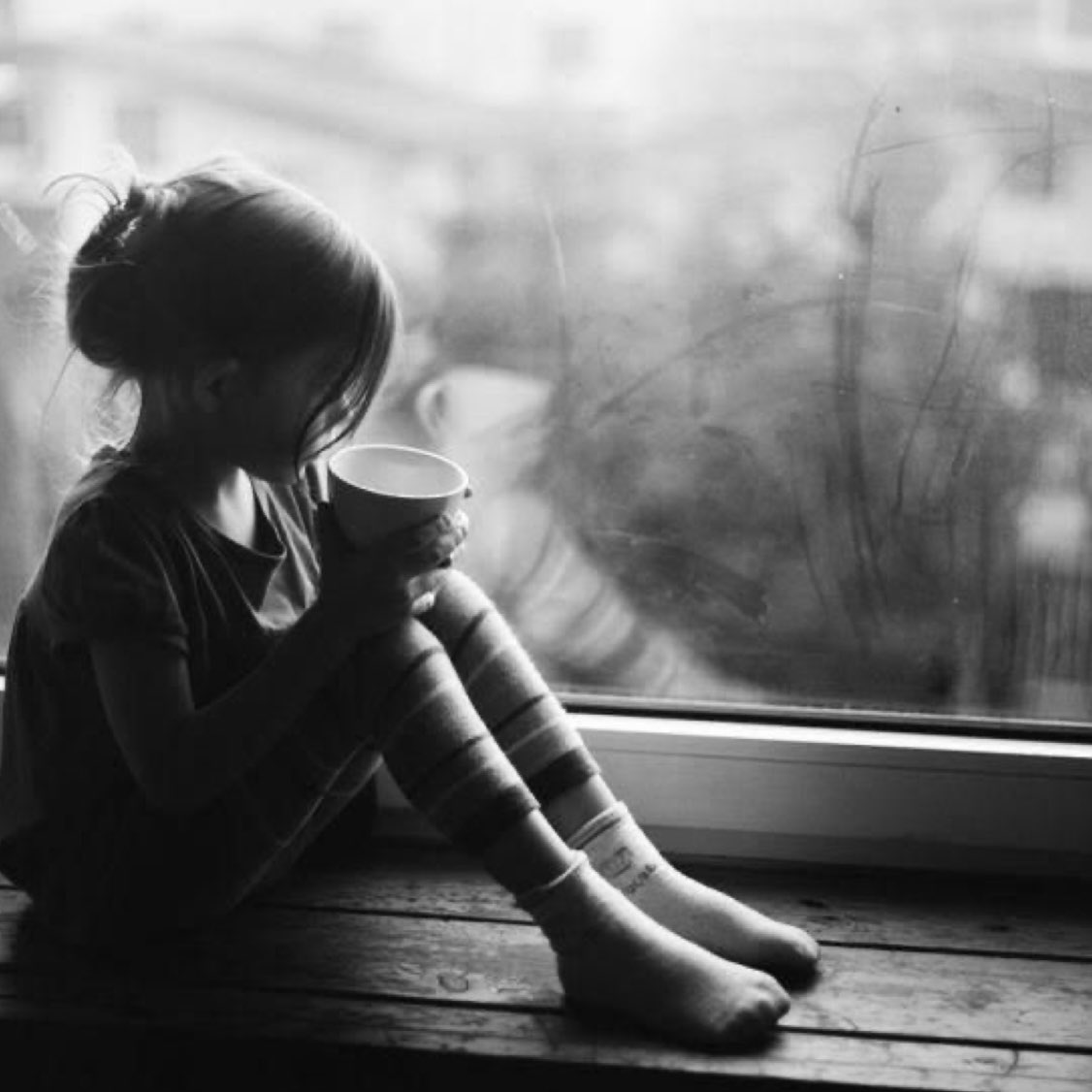 Shelly1968real's tweet photo. Sitting and wondering
As life rolls by
Is anything
Ever real
The people you
Trust, talk to
And laugh with
Always wondering
If you help
If you make a difference
Then things
Feel distant
And everyone
Pulls away
Only to keep
Wondering out
The window
S.Perry
#lustified https://t.co/c1xoqeC1H2
