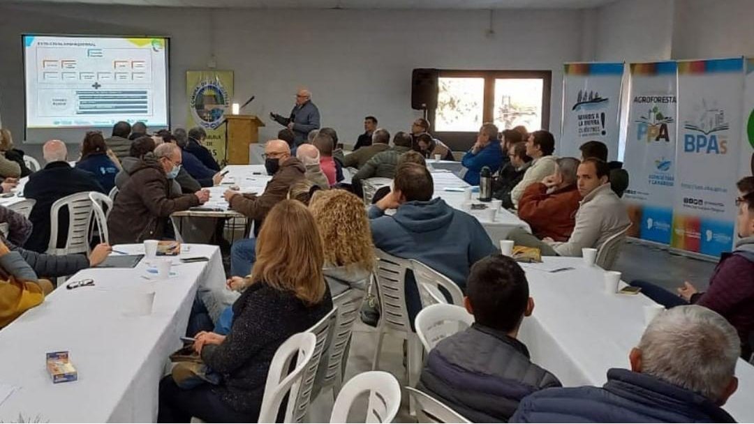 APRHI_CBA's tweet photo. 🌎 JORNADA DE CONSERVACIÓN DE SUELOS  🌎

👉 Ayer participamos junto al @MinSPcba de la Jornada de Conservación de Suelos organizada por el @MinAgriCba que se realizó en las #Isletillas con motivo del día mundial de la #ConservacióndeSuelos. https://t.co/EaUF6eJKsB