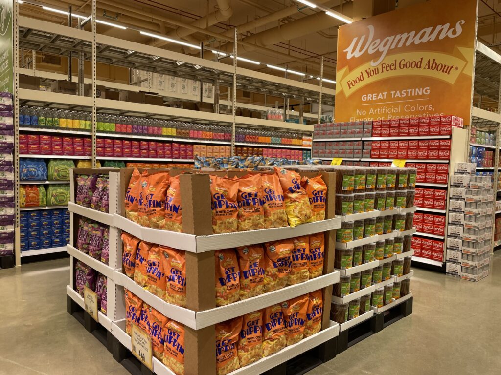 BREAKING SNEAK PEEK INSIDE D.C.'s First Wegmans Opening 9am July 13!! Yes it is a grocery store. But my God feast on all the info (and photos) popville.com/2022/07/sneak-…