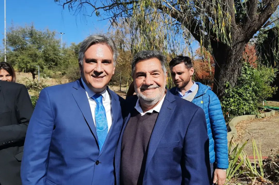 CarlosAPresas's tweet photo. Hoy acompañamos a los intendentes  de La Calera, Los Cedros, Villa Allende, Estación Juárez Celman, Colonia Tirolesa, Malvinas Argentinas, Mi Granja, que junto al Intendente @MartinLlaryora realizaron la rúbrica del estatuto para la creación del #EntedeGestiónMetropolitana https://t.co/R6E5TUJgZZ