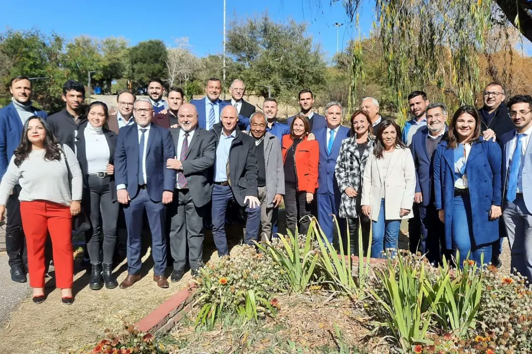 CarlosAPresas's tweet photo. Hoy acompañamos a los intendentes  de La Calera, Los Cedros, Villa Allende, Estación Juárez Celman, Colonia Tirolesa, Malvinas Argentinas, Mi Granja, que junto al Intendente @MartinLlaryora realizaron la rúbrica del estatuto para la creación del #EntedeGestiónMetropolitana https://t.co/R6E5TUJgZZ