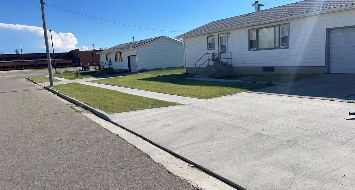 YardGuysLLC's tweet photo. Before ➡️ After.. 🔥🔥    #YardGuysLLC #LawnCare #yardwork #homeimprovement #landscape #mowing https://t.co/GTlwy5YzfF