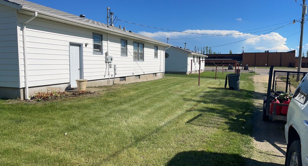 YardGuysLLC's tweet photo. Before ➡️ After.. 🔥🔥    #YardGuysLLC #LawnCare #yardwork #homeimprovement #landscape #mowing https://t.co/GTlwy5YzfF