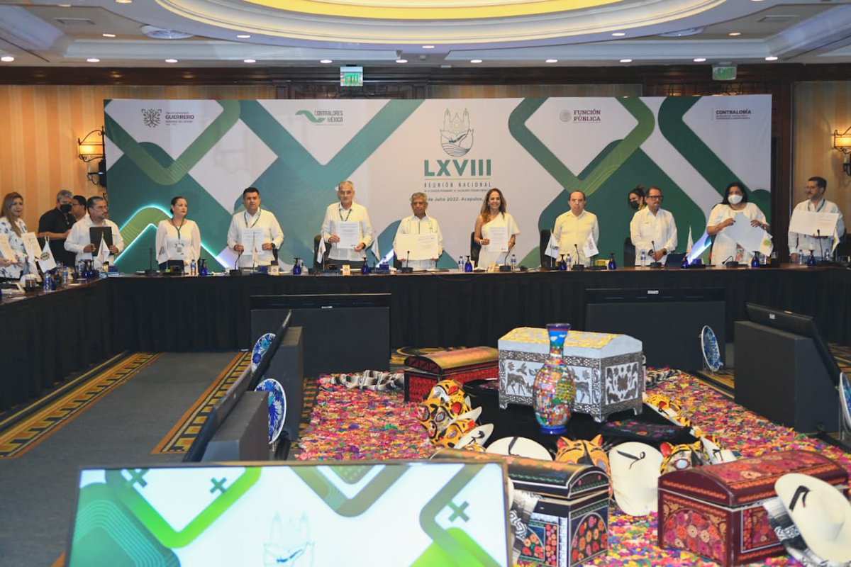 BuenGobierno_mx's tweet photo. En el marco de la #LXVIIIReuniónNacional de la Comisión Permanente de Contralores Estados-Federación (@ContraloresMX) se realizó la firma de los Programas Anuales de Trabajo de #Ciudadanización y #Contraloría Social 2022 con las y los contralores de las entidades federativas. https://t.co/hr19oncJyp