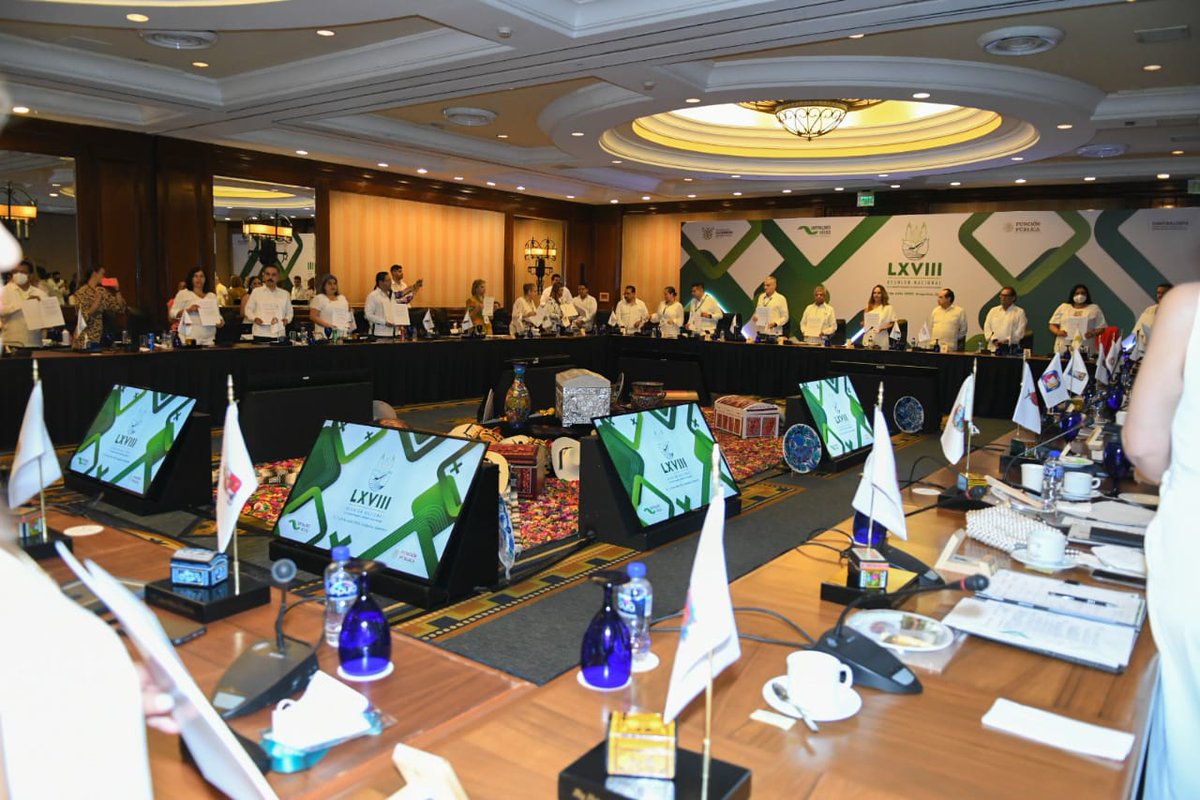 BuenGobierno_mx's tweet photo. En el marco de la #LXVIIIReuniónNacional de la Comisión Permanente de Contralores Estados-Federación (@ContraloresMX) se realizó la firma de los Programas Anuales de Trabajo de #Ciudadanización y #Contraloría Social 2022 con las y los contralores de las entidades federativas. https://t.co/hr19oncJyp