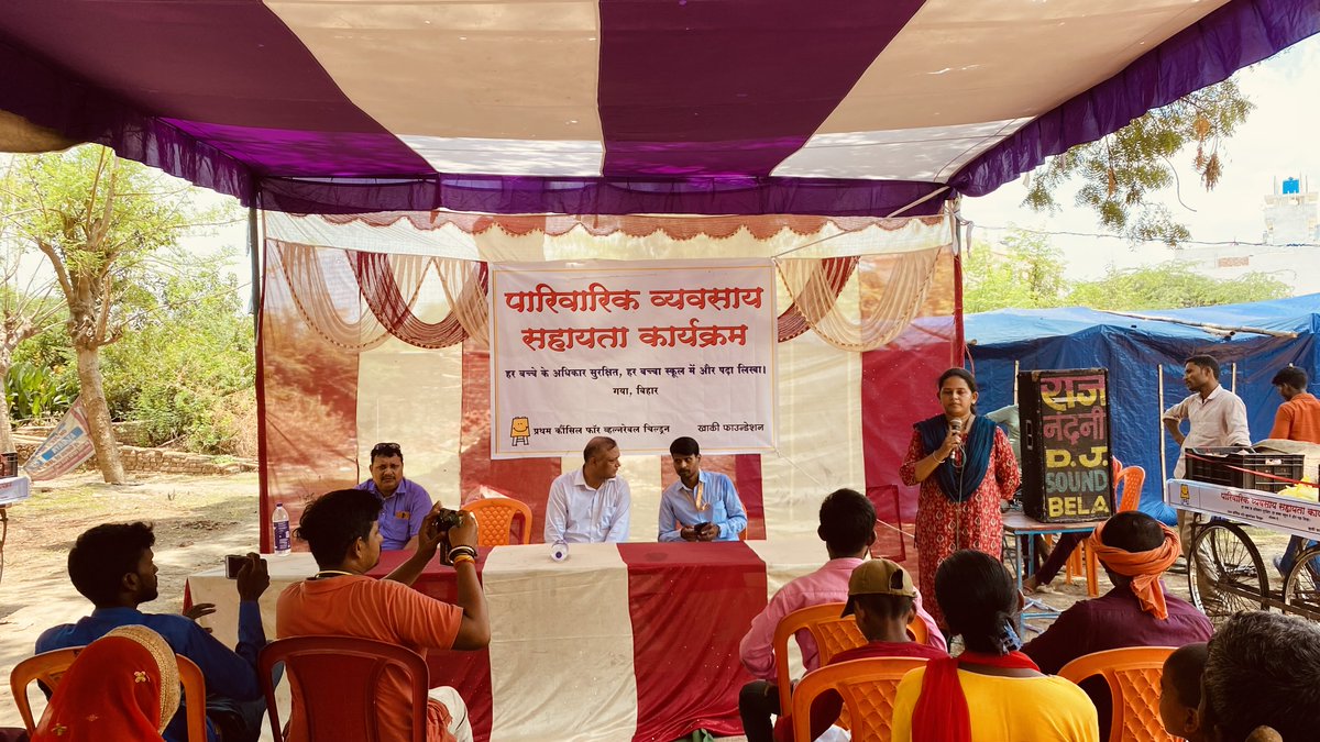 PrathamPCVC's tweet photo. The families walking out of the event ground with their Gumtis and Thelas with hope in their eyes was gratifying. 
(4/4)
#Pratham #PCVC #FamilyAssistanceProgram #ChildRights https://t.co/ILxq9ChvfR