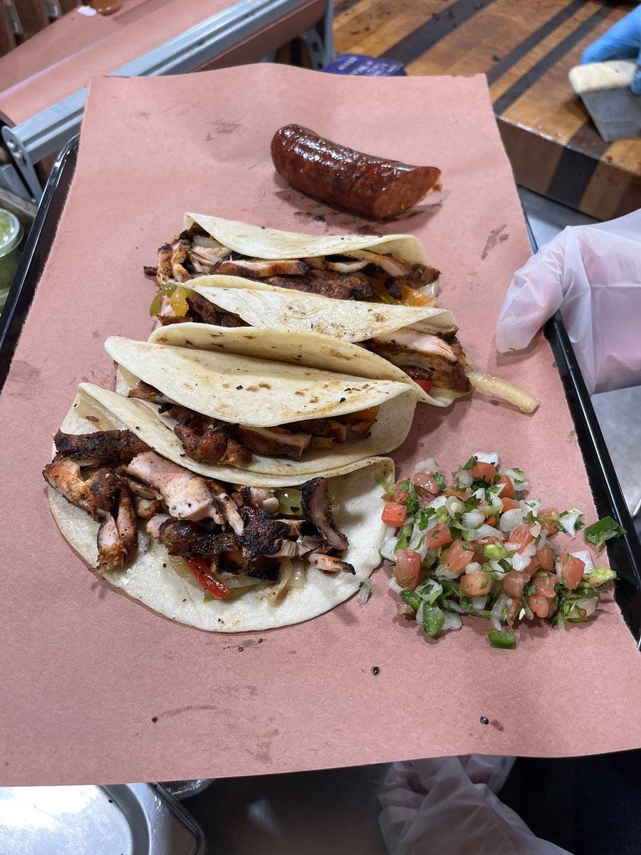 zavalasbarbecue's tweet photo. Brisket - 9
Lotsa sausage
Looootsa chicken
Ribs - 7
Turkeys - 2
10% off until 4pm. Use code word it’s cold! https://t.co/ETRyXDZ9U7