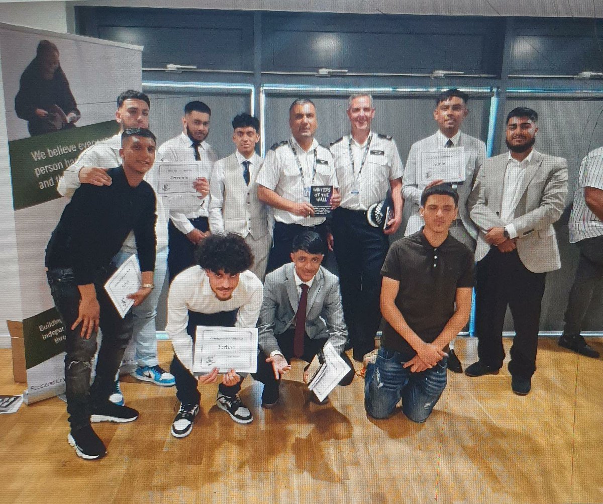 MPSTowerHam's tweet photo. PS Daleel and Supt. Port attended a book launch event at The Reach, E14.
Youths from the @OsmaniTrust expressed their journey, challenges and aspirations living and growing up on the Isle of Dogs within the book.
#HackneyPolice
#OsmaniTrust https://t.co/T8gkYD3nwV