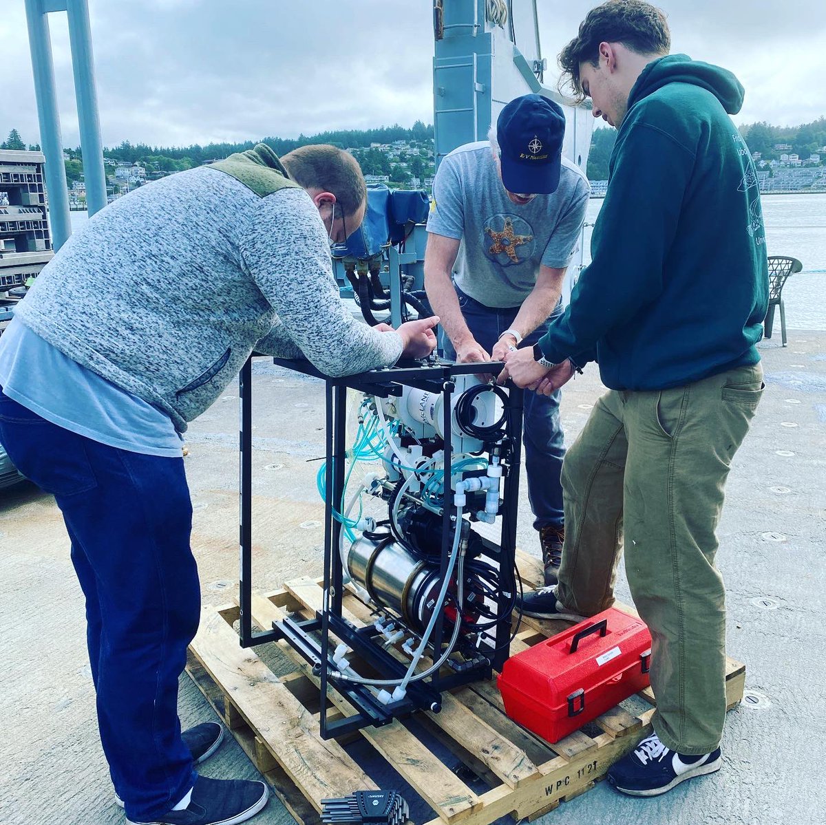 JulesDeep's tweet photo. Flurry of activity getting set up onboard the RV Thompson with ROV Jason today-  organizing the labs, integrating equipment, tying everything down, &amp; learning alllll the systems!
#protatax #axial #deepsea #rov #research #nsffunded #microbes #pacific #ocean #explore https://t.co/21SCfYquIR