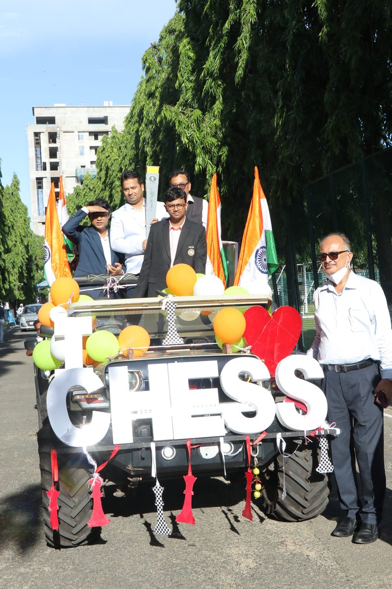 aicfchess's tweet photo. Olympiad Torch Relay:  KOLKATA

Hon'ble Governor of West Bengal Shri Jagdeep Dhankhar received the torch from GM @SRC2010. GM Mitrabha Guha, GM Neelotpal Das &amp;GM Saptarshi Roy take the Torch forward at City of Joy.

#ChessOlympiad #OlympiadFlame  #India4ChessOlympiad @FIDE_chess https://t.co/DbYH1IlEJf