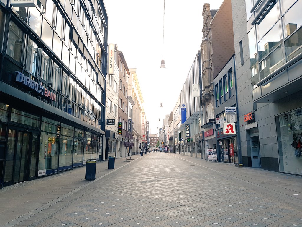 Westenhellweg's tweet photo. Guten Abend vom #Westenhellweg! #City #Dortmund https://t.co/4X2lWcQroK