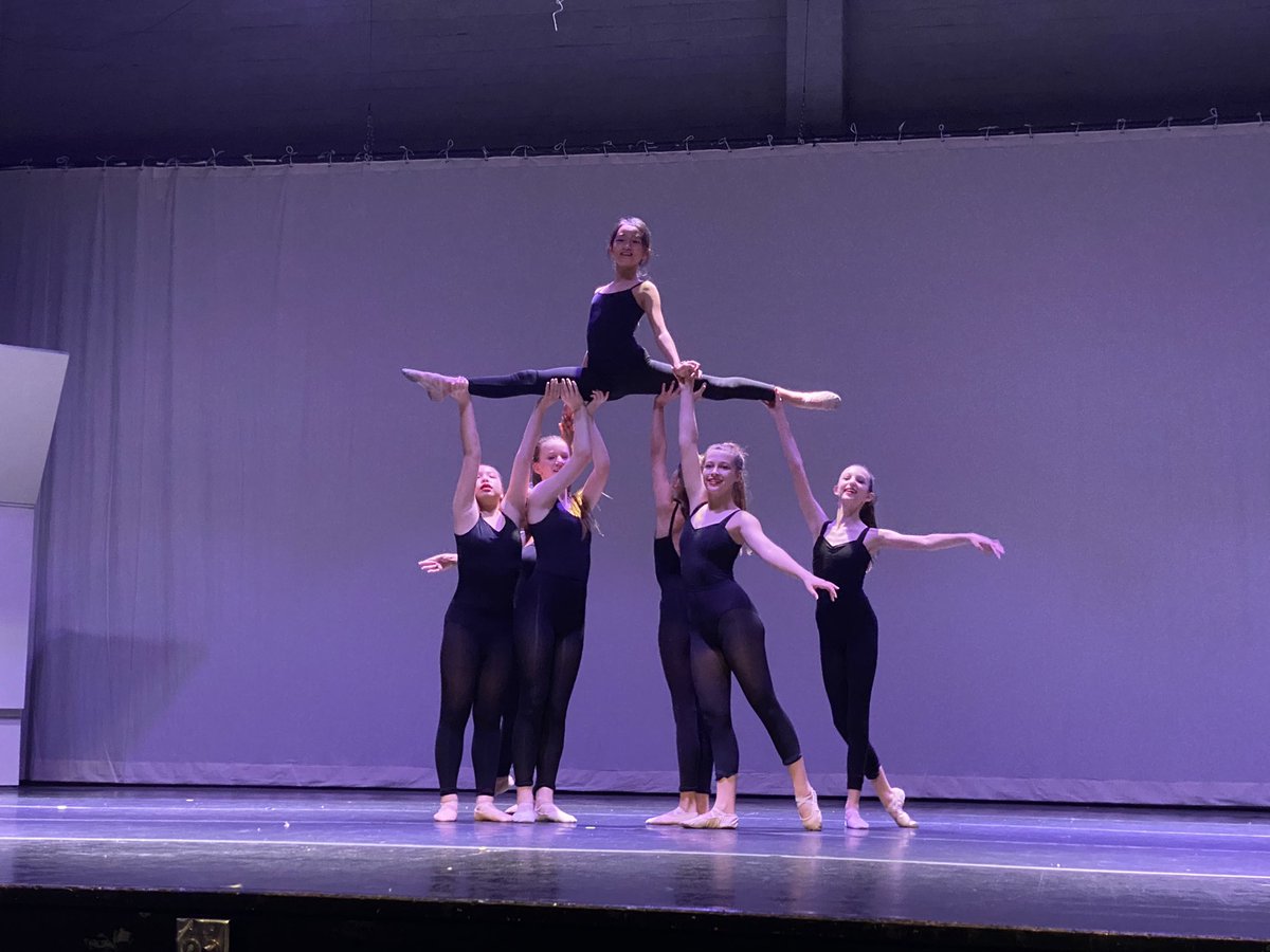 SK_HISD_Dance's tweet photo. Congratulations to HISD Middle School Dance Intensive students, teachers: Chadwick Peters @MeyerlandMS Andrea Winard @RevereMS_HISD Kristia Garcia @ArtsPoe &amp; guest artists @icdancehtx @opendanceproj @artshoustontx wonderful showcase @HoustonISD @HISDFineArt https://t.co/LbcnEj2oXl