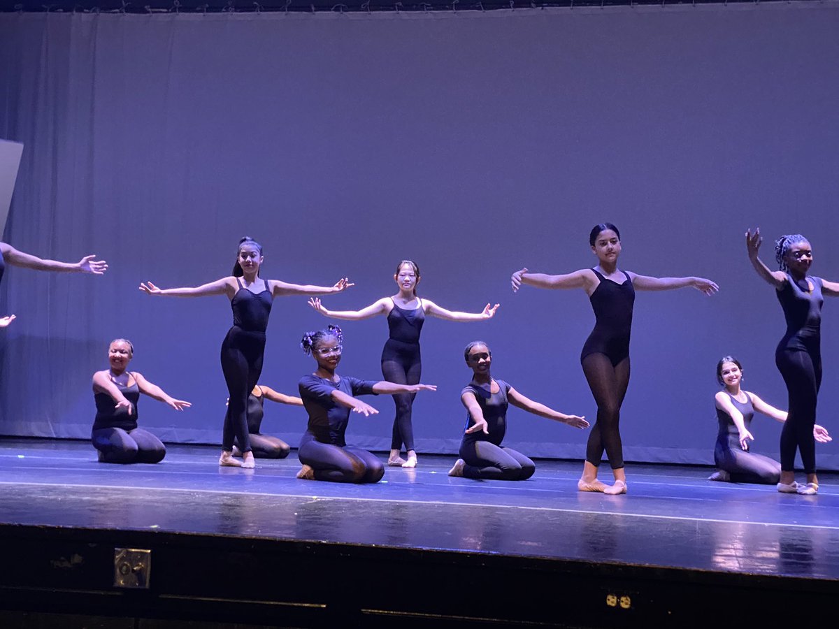 SK_HISD_Dance's tweet photo. Congratulations to HISD Middle School Dance Intensive students, teachers: Chadwick Peters @MeyerlandMS Andrea Winard @RevereMS_HISD Kristia Garcia @ArtsPoe &amp; guest artists @icdancehtx @opendanceproj @artshoustontx wonderful showcase @HoustonISD @HISDFineArt https://t.co/LbcnEj2oXl