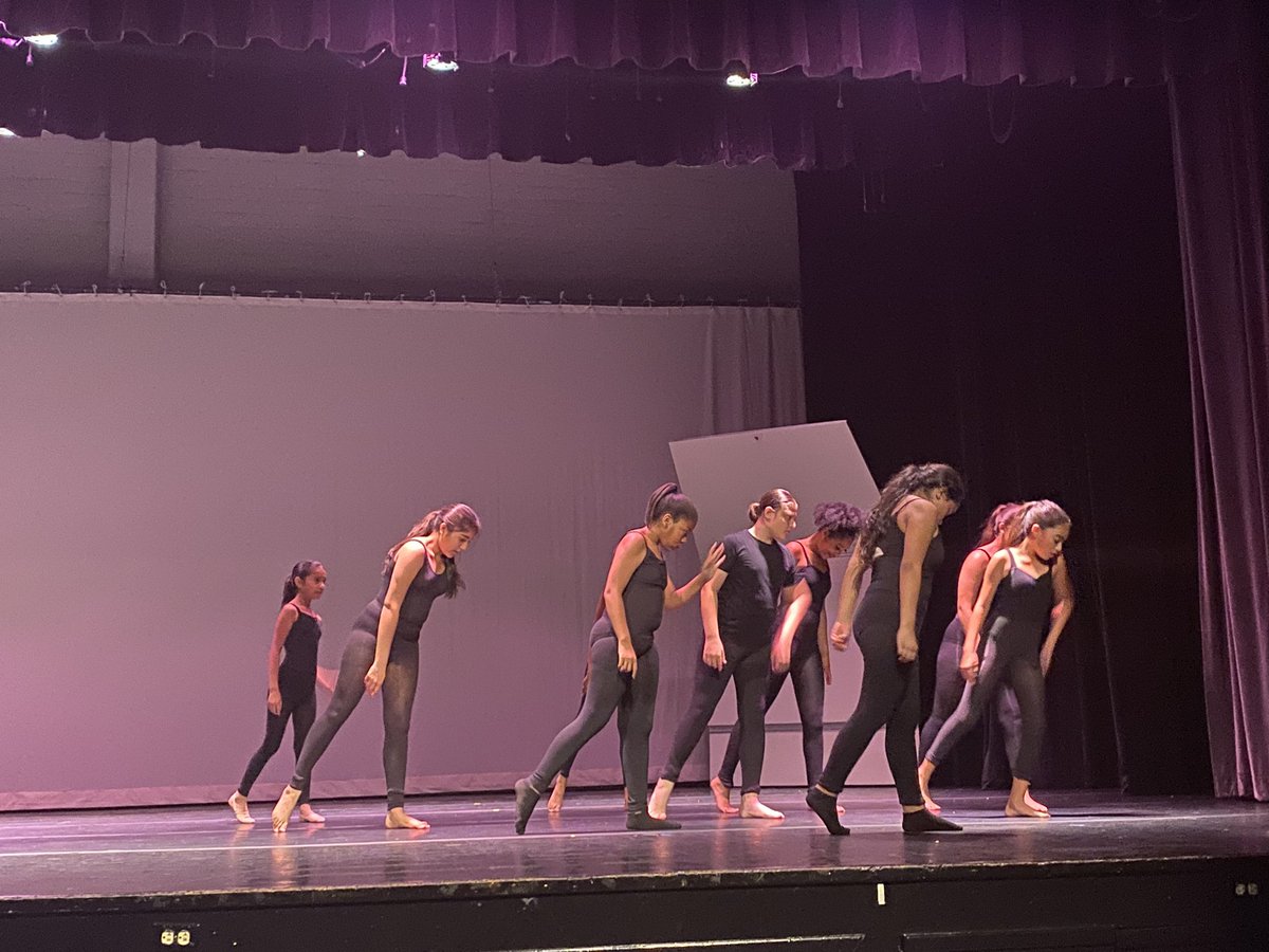 SK_HISD_Dance's tweet photo. Congratulations to HISD Middle School Dance Intensive students, teachers: Chadwick Peters @MeyerlandMS Andrea Winard @RevereMS_HISD Kristia Garcia @ArtsPoe &amp; guest artists @icdancehtx @opendanceproj @artshoustontx wonderful showcase @HoustonISD @HISDFineArt https://t.co/LbcnEj2oXl