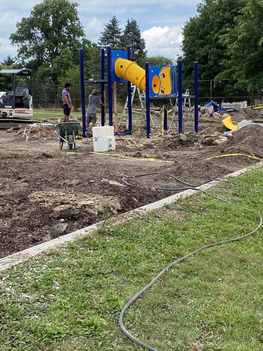 Beginning of playground installation <a href="/palisdDN/">Durham-Nockamixon Elementary School</a> ⁩!  #bulldogpride #palisd
