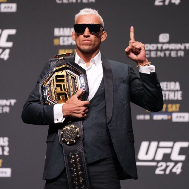 suga_szn_'s tweet photo. 🚨BREAKING🚨
Dana white confirmed earlier today that they will be targeting Conor McGregor vs Charles Olivera for the vacant lightweight title at UFC283 on Dec 10th. when asked about islams place in the division dana replied with “i don’t care about that boring rat” https://t.co/92Ea3osLmI