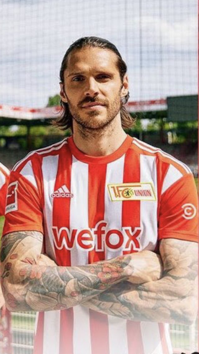 aro_conaro's tweet photo. Ich finde es jut! #eisern #fcunion #gestreift #heimtrikot https://t.co/b4tT03HtqX