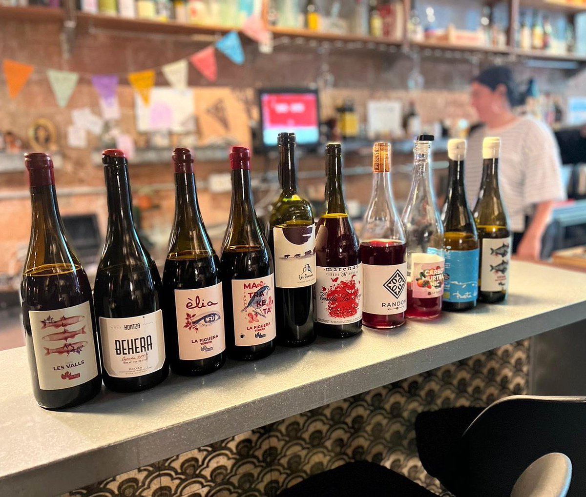 HumanVins's tweet photo. Qui no coneix encara el @Pepa_Bar_a_Vins 🔥?!?

Un dels llocs més 🔝 de l’Eixample de #Barcelona per xalar dels seus #platets 🙌🏻 i d’un #bonbeure, t’animes 😉?

Gràcies Adri per la complicitat 🤘🏻, seguim 🚀! https://t.co/UXnOk6dSIj