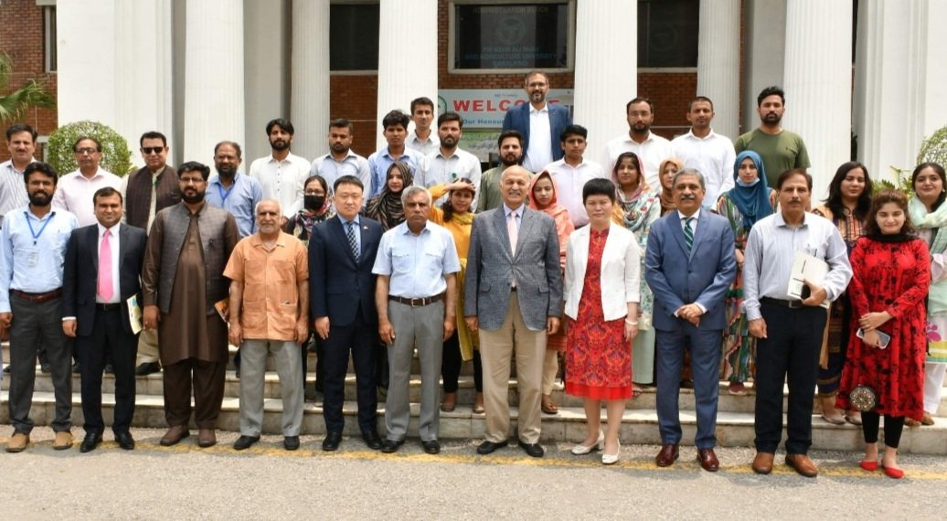 DrAzam1980's tweet photo. Launching Ceremony of "Understanding China Fellowship " and Inauguration of CPEC-Agriculture Cooperation Center @uaarofficial by Chinese Embassidor and Senator Syed Mushahid Hussain.@GuWenliang @CathayPak https://t.co/3USRwGS3Nn