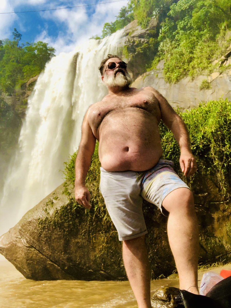 PepinhoEu's tweet photo. Tbt cachoeira Alta! #bear #urso #cachoeira #natureza #daddybear https://t.co/Rr0pnK9YcU