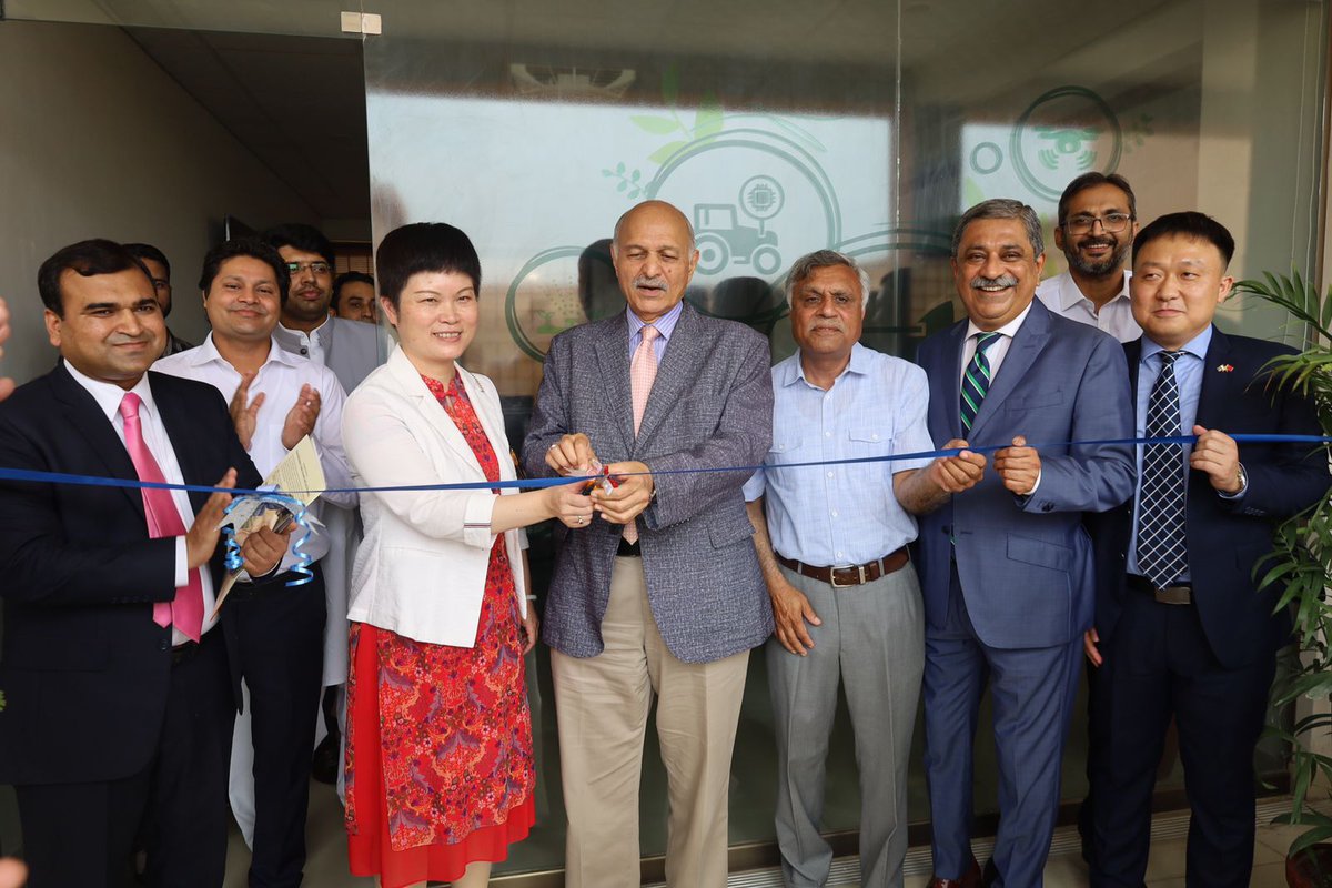 DrAzam1980's tweet photo. Launching Ceremony of "Understanding China Fellowship " and Inauguration of CPEC-Agriculture Cooperation Center @uaarofficial by Chinese Embassidor and Senator Syed Mushahid Hussain.@GuWenliang @CathayPak https://t.co/3USRwGS3Nn