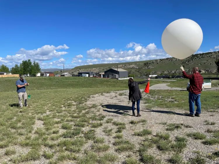 goTennaPro's tweet photo. More than 120 miles – the goTenna surpasses its own range records at the recent #ToughStump #TechRodeo event by climbing to the edge of #space attached to an #aerostat. https://t.co/RfCs5TzqAT #military #lawenforcement https://t.co/MVJF27zmZK