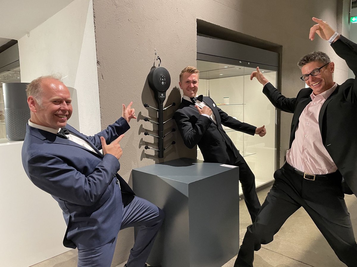 HedgehogDryer.no was just awarded the #RedDotAward in <a href="/Germany/">b</a> for #product #design as an #InnovativeProduct 🇳🇴

It pushes out 85 cubic meters of 60°C or 140°F hot air per hour, so you can see the shoe drying "live!"

#reddot #reddotdesignaward #productdesign